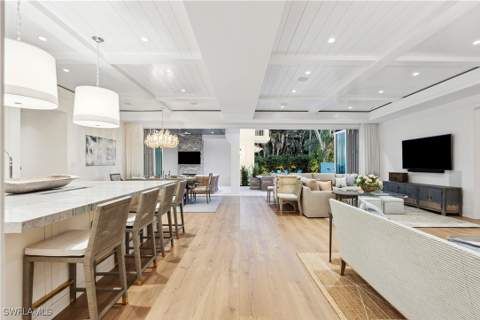 690 7th Ave N, Naples FL - photo 7 of 28