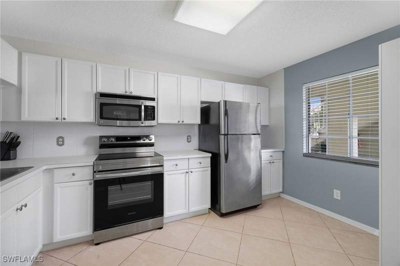 2 bedroom Condominium at 7706 Jewel Ln 101, Villages At Emerald Lakes, Naples — photo 2
