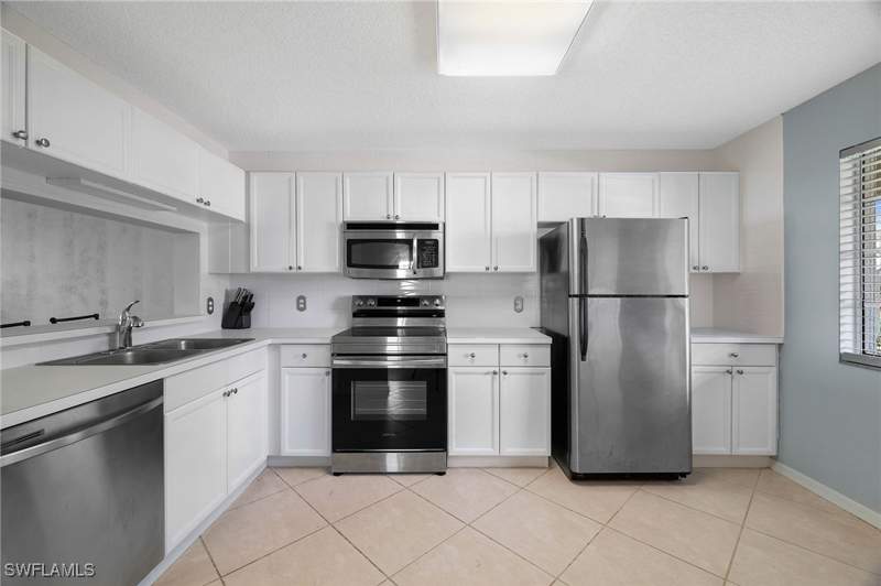 2 bedroom Condominium at 7706 Jewel Ln 101, Villages At Emerald Lakes, Naples — photo 3