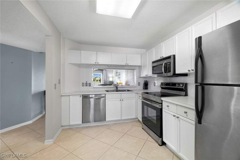 2 bedroom Condominium at 7706 Jewel Ln 101, Villages At Emerald Lakes, Naples — photo 4