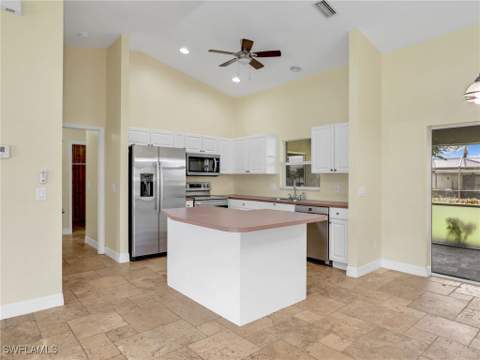 305 SE 16th Pl, Cape Coral FL - photo 11 of 33