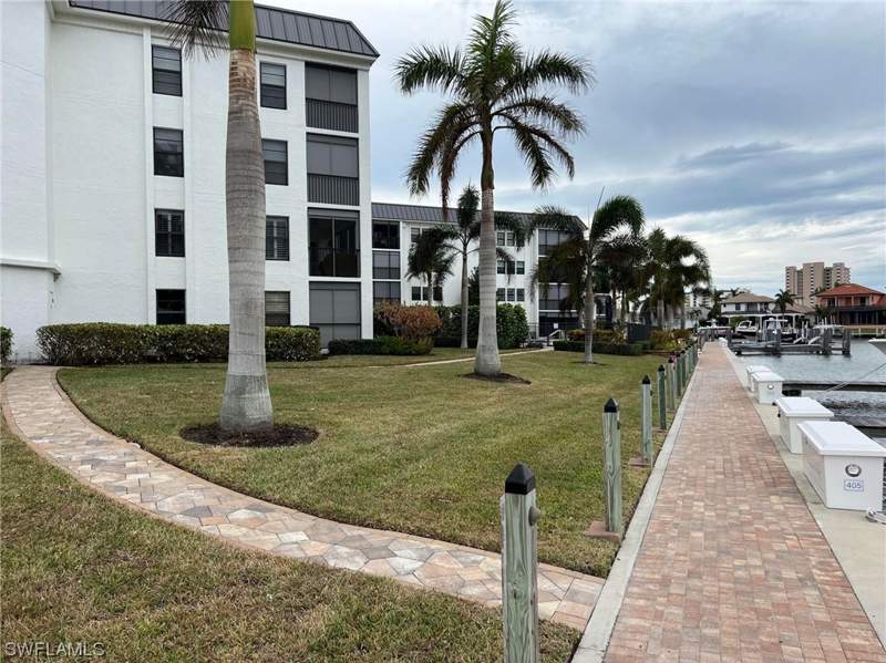 2 bedroom Condominium at 880 Huron Ct 2-306, Breezy Point, Marco Island — photo 2