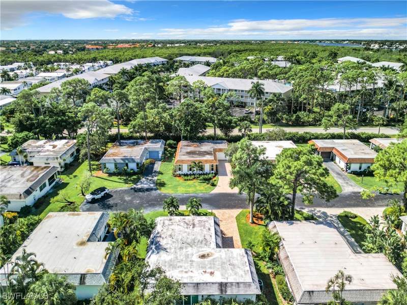 2 bedroom Detached at 375 Carnaby Ct 54, Royal Arms Villas, Naples — photo 3