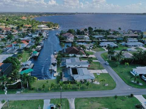 107 SW 58th Ter, Cape Coral FL - photo 9 of 39