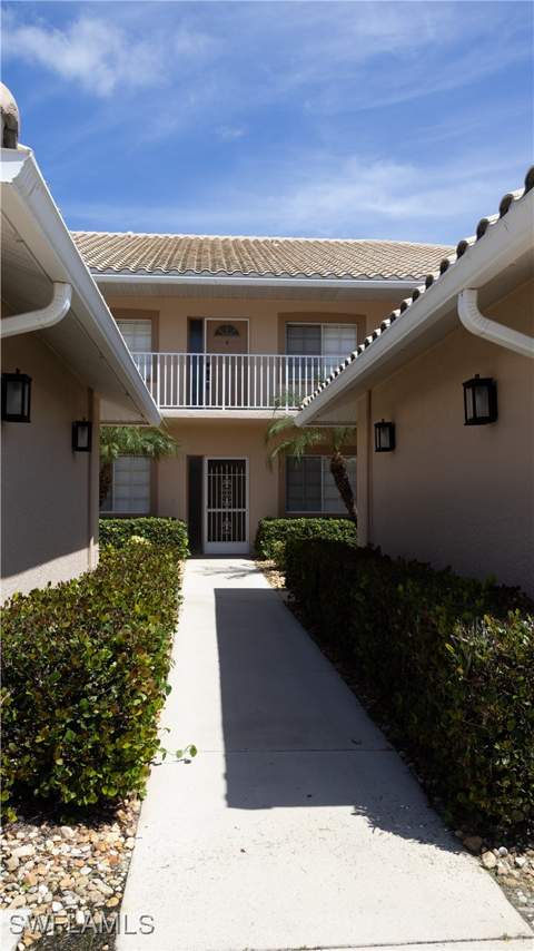9061 Michael Cir 2, Naples FL - photo 6 of 48