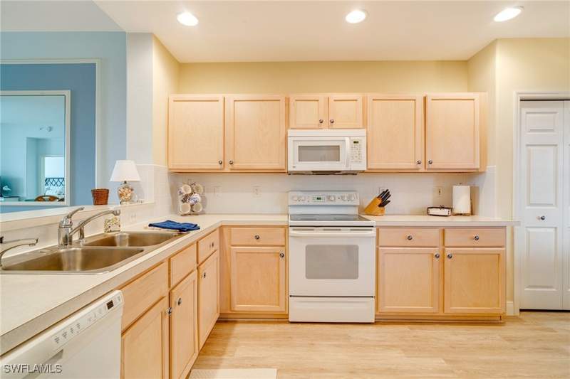 2 bedroom Condominium at 9190 Southmont Cv 306, Southmont Cove, Fort Myers — photo 3