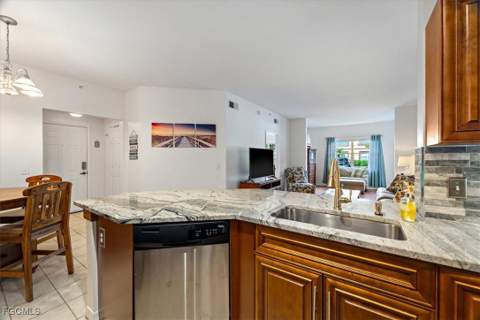 11400 Ocean Walk Cir 102, Fort Myers FL - photo 16 of 30