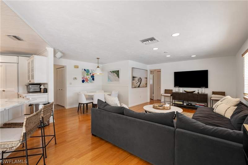 4 bedroom SingleFamilyResidence at 626 Regatta Rd, Moorings, Naples — photo 3