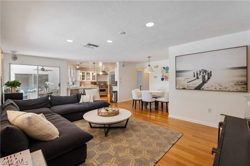 4 bedroom SingleFamilyResidence at 626 Regatta Rd, Moorings, Naples — photo 4