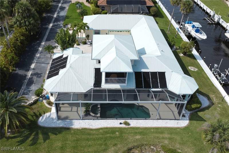 4 bedroom SingleFamilyResidence at 15472 Nelsons Walk Ct, Admiralty Yacht & Racquet Club, North Fort Myers — photo 2