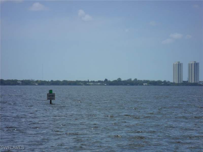 4 bedroom SingleFamilyResidence at 15472 Nelsons Walk Ct, Admiralty Yacht & Racquet Club, North Fort Myers — photo 4