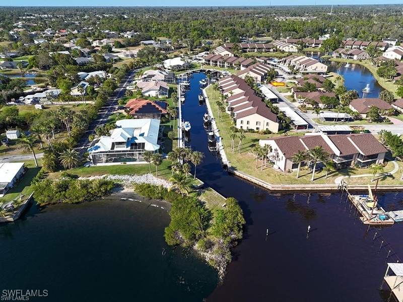 4 bedroom SingleFamilyResidence at 15472 Nelsons Walk Ct, Admiralty Yacht & Racquet Club, North Fort Myers — photo 5