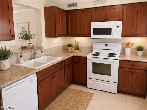 2828 Jackson St E6, Fort Myers FL - photo 6 of 23