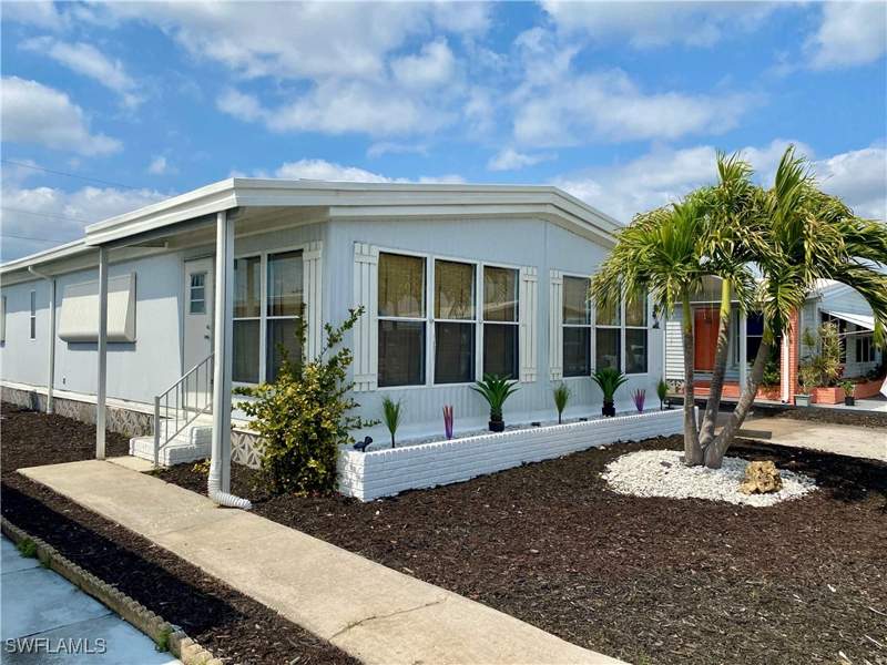 2 bedroom ManufacturedHome at 16027 Tangelo Way, Tamiami Village, North Fort Myers — photo 3