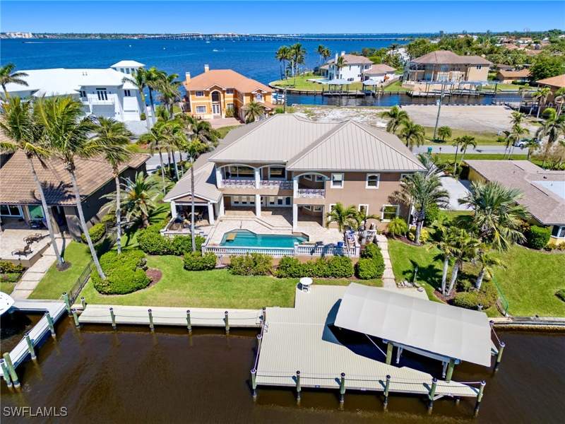 4 bedroom SingleFamilyResidence at 798 Cypress Lake Cir, Town And River, Fort Myers — photo 5
