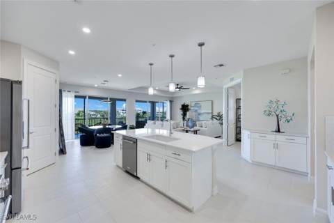 273 Indies Dr E 202, Naples FL - photo 8 of 27