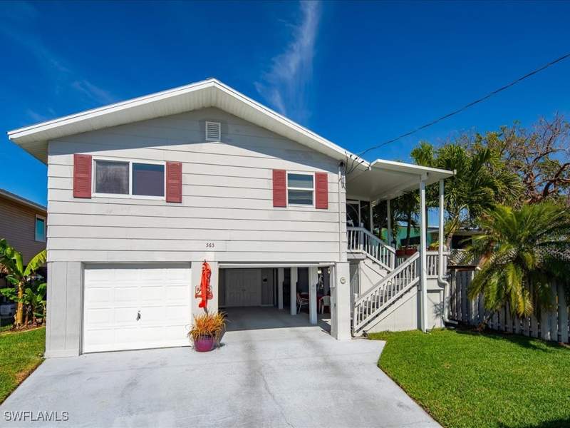 5 bedroom SingleFamilyResidence at 565 Coconut Ave, Goodland Isles, Goodland — photo 2