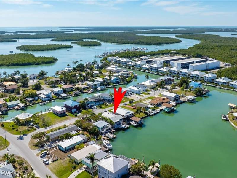 5 bedroom SingleFamilyResidence at 565 Coconut Ave, Goodland Isles, Goodland — photo 4