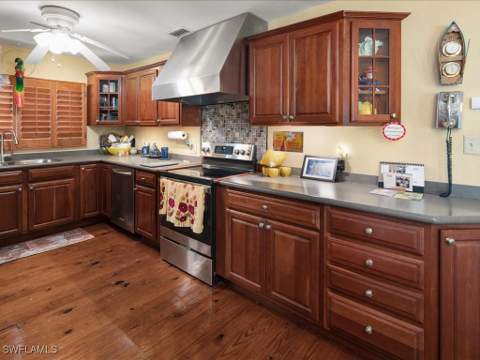 565 Coconut Ave, Goodland FL - photo 9 of 35