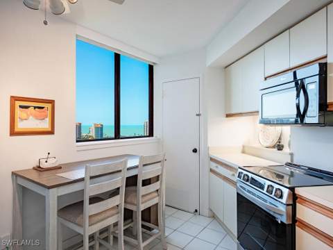 5555 Heron Point Dr 1602, Naples FL - photo 7 of 28