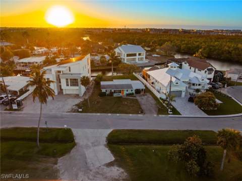 1796 Holiday Ln, Naples FL - photo 11 of 30