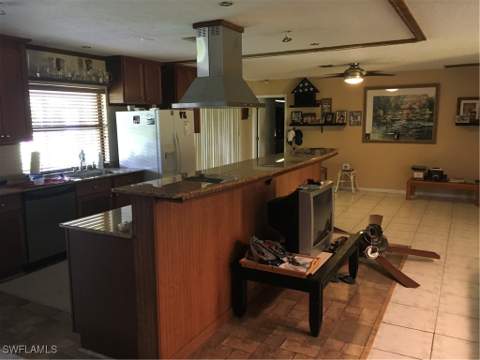 4709 Vinsetta Ave, North Fort Myers FL - photo 7 of 10