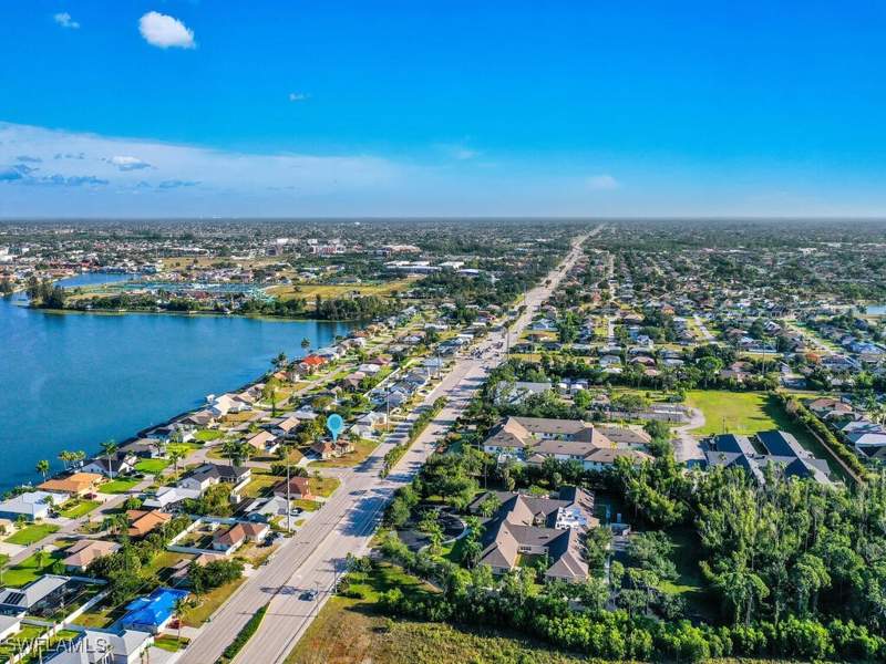 3 bedroom SingleFamilyResidence at 834 Santa Barbara Blvd, Cape Coral, Cape Coral — photo 4