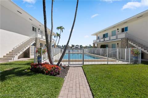 2500 Gulf Shore Blvd N N7, Naples FL - photo 22 of 27