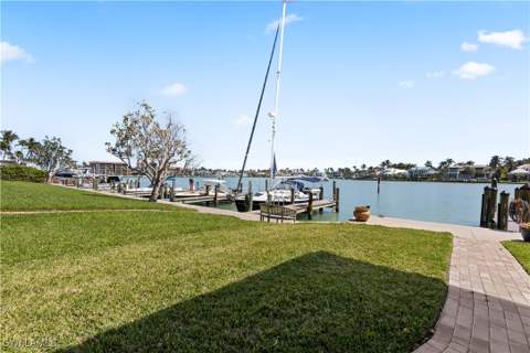 2500 Gulf Shore Blvd N N7, Naples FL - photo 23 of 27
