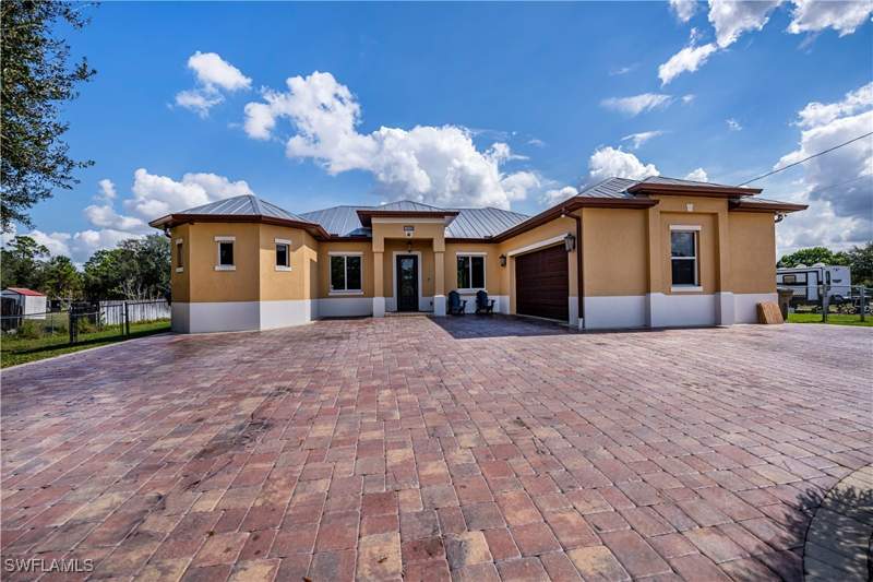 3 bedroom SingleFamilyResidence at 802 Poinsettia Ave, Lehigh Acres, Lehigh Acres — photo 2