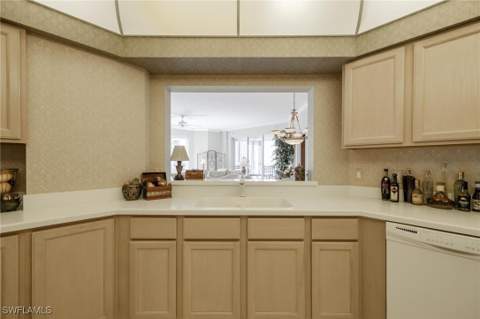 4191 Bay Beach Ln 253, Fort Myers Beach FL - photo 13 of 37