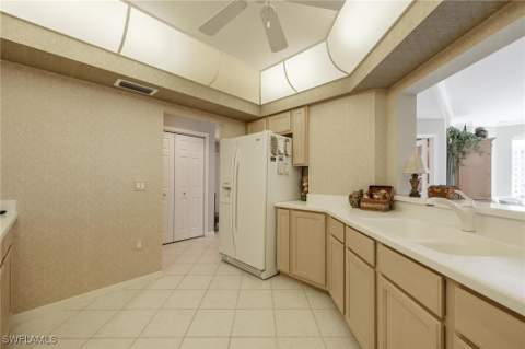 4191 Bay Beach Ln 253, Fort Myers Beach FL - photo 14 of 37