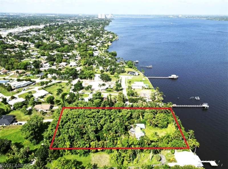 3 bedroom SingleFamilyResidence at 4355 Cypress Ln, Fort Myers, Fort Myers — photo 3