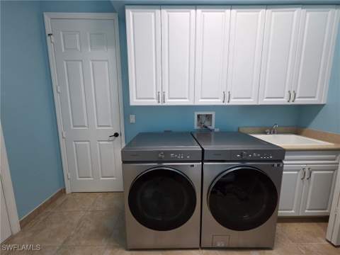 3195 Pacific Dr, Naples FL - photo 17 of 24