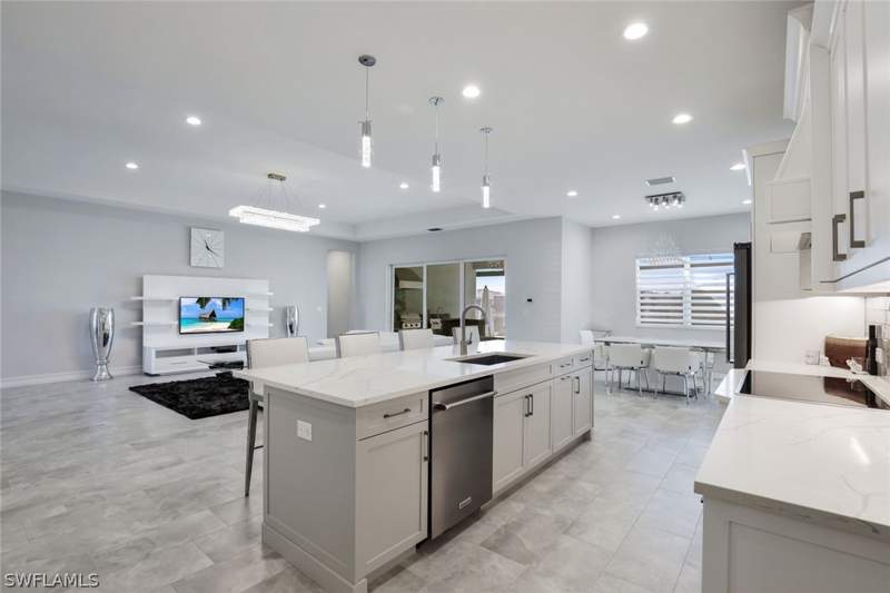 4 bedroom SingleFamilyResidence at 14327 Laguna Springs Ln, Crane Point, Naples — photo 3