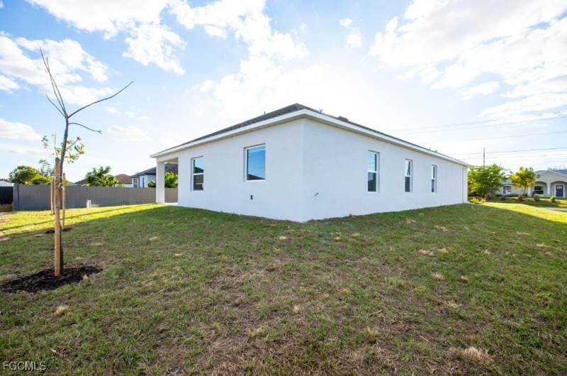 3 bedroom SingleFamilyResidence at 2119 NE Juanita Pl, Cape Coral, Cape Coral — photo 4