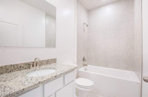 2119 NE Juanita Pl, Cape Coral FL - photo 9 of 30