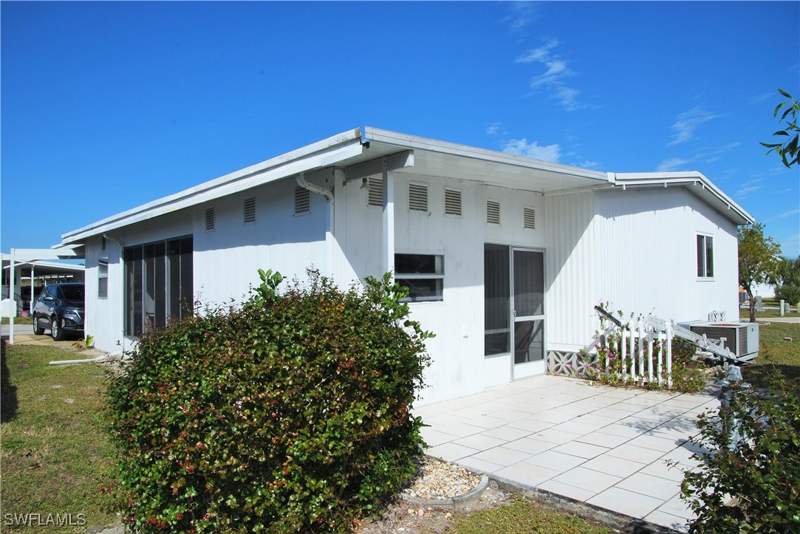 2 bedroom ManufacturedHome at 422 Snead Dr, Six Lakes Country Club, North Fort Myers — photo 4