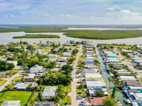 542 Coconut Ave, Goodland FL - photo 22 of 33