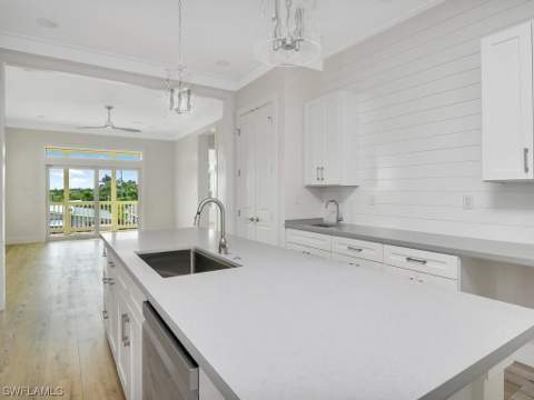 542 Coconut Ave, Goodland FL - photo 6 of 33