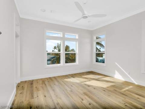542 Coconut Ave, Goodland FL - photo 9 of 33