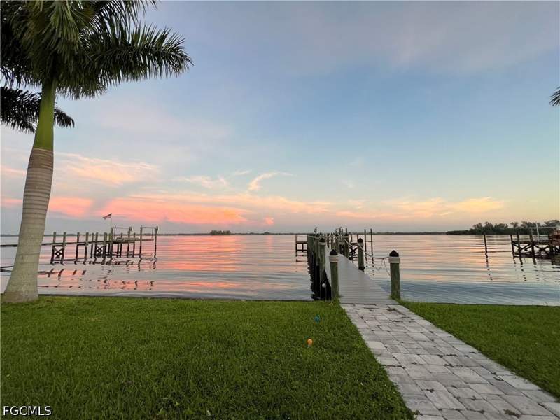 3 bedroom SingleFamilyResidence at 4449 E Riverside Dr, Alabama Grove Terrace, Fort Myers — photo 2