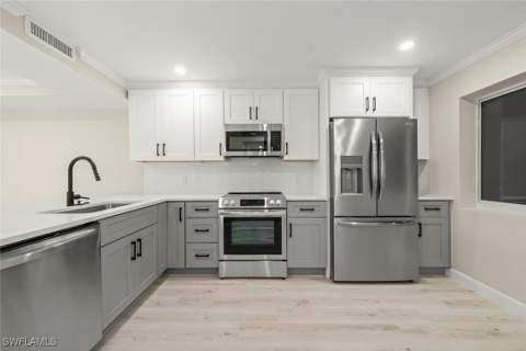 200 Periwinkle Way 132, Sanibel FL - photo 22 of 44