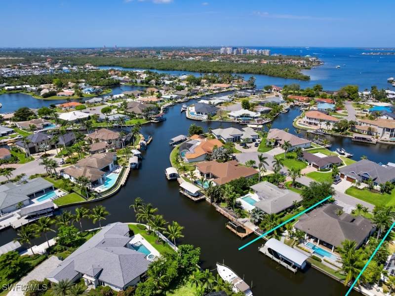 3 bedroom SingleFamilyResidence at 6617 Joanna Cir, Town And River, Fort Myers — photo 3