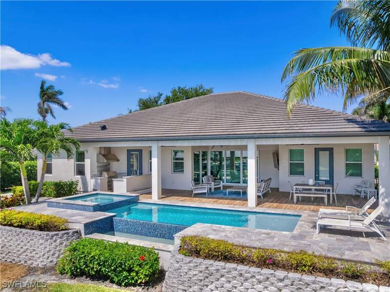 3 bedroom SingleFamilyResidence at 6617 Joanna Cir, Town And River, Fort Myers — photo 5