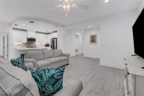 6953 Avalon Cir 1801, Naples FL - photo 13 of 26