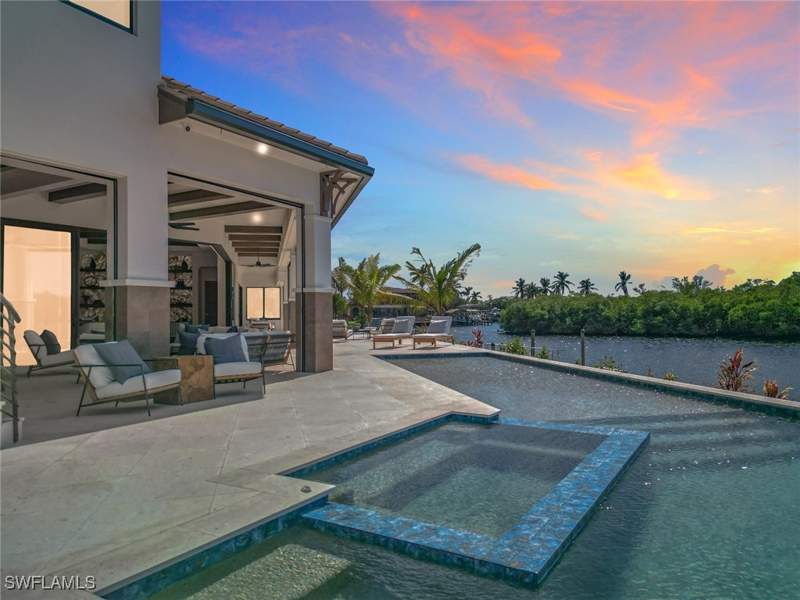 5 bedroom SingleFamilyResidence at 14201 Bay Dr, Bay Harbour Estates, Fort Myers — photo 4
