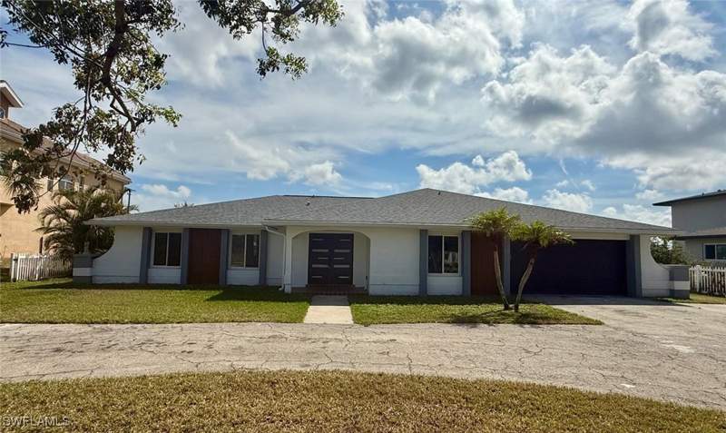 4 bedroom SingleFamilyResidence at 111 E North Shore Ave, Harbor Estates First Add, North Fort Myers — photo 3