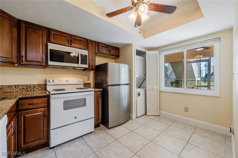 2 bedroom Condominium at 2504 SE 16th Pl 101, Everest Condo, Cape Coral — photo 2