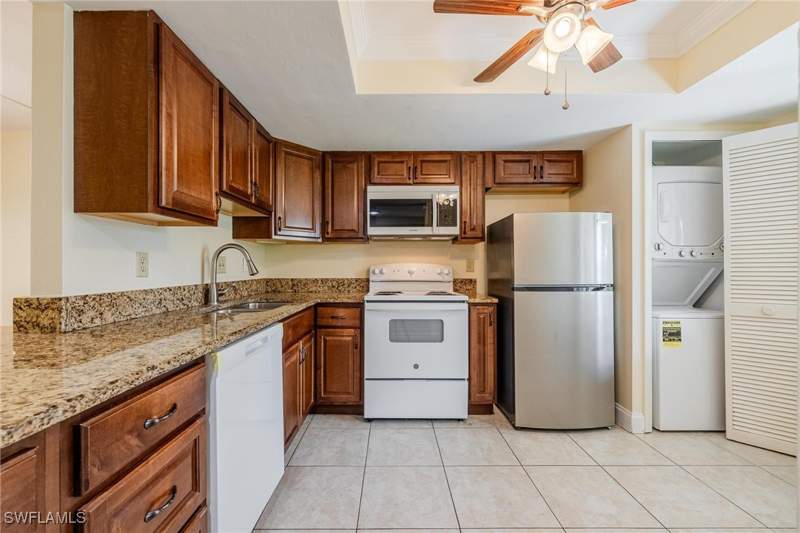 2 bedroom Condominium at 2504 SE 16th Pl 101, Everest Condo, Cape Coral — photo 3